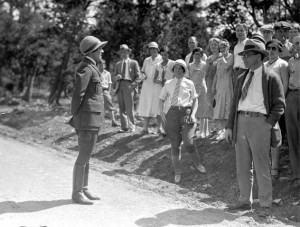During a roadside naturalist talk, ranger-naturalist Polly Mead talks with an auto caravan on a East Rim drive at the Grand Canyon, June 1931.